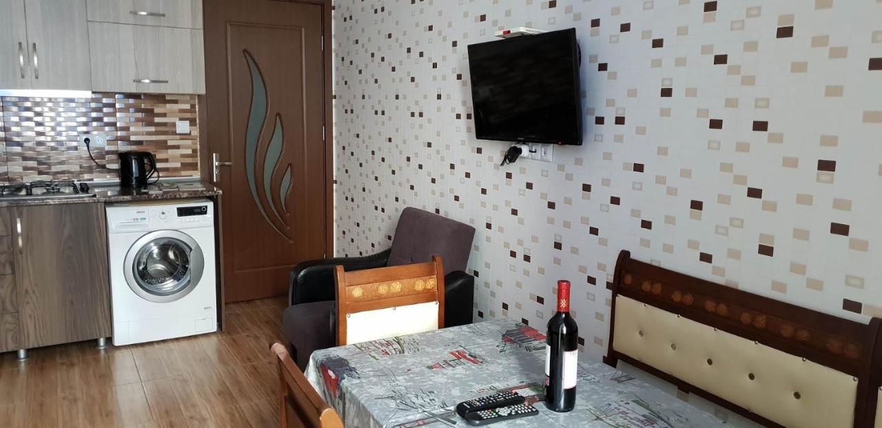 Apartment Rustaveli 59 บาทูมิ ภายนอก รูปภาพ